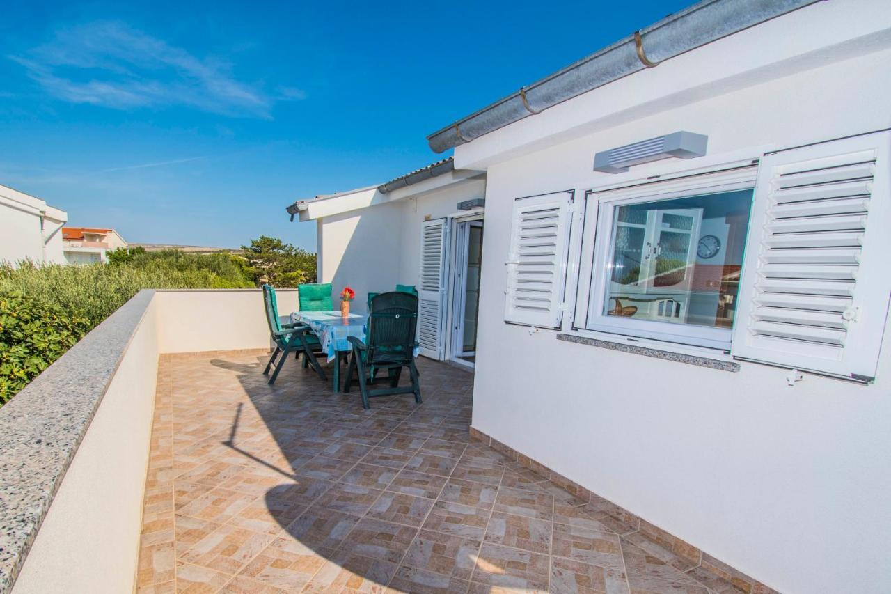 Apartment Gianni Only 70m From The Sea, Island Pag